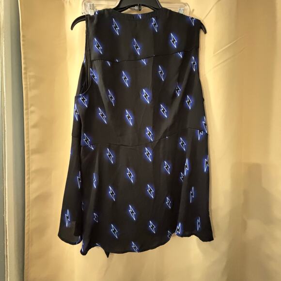 Torrid Sleeveless Button Front Top Size 1 Black Blue Lightning Bolt Print Blouse - Picture 2 of 3
